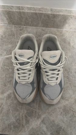 New Balance 2002R
