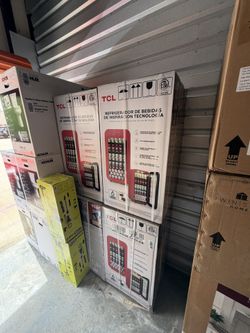 TCL 94-Can Beverage Mini Fridge w/ Glass Door – Red – American Style New