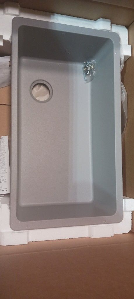 UNDERMOUNT SINK