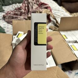 Snail mucin Serum. Korean Skin Care 