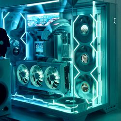 White aesthetic high performance gaming pc