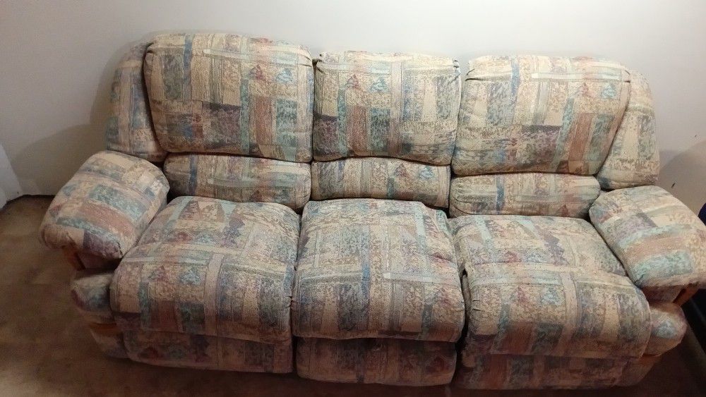 Clean Sofa / with 2 Recliners & a Storage Drawer 