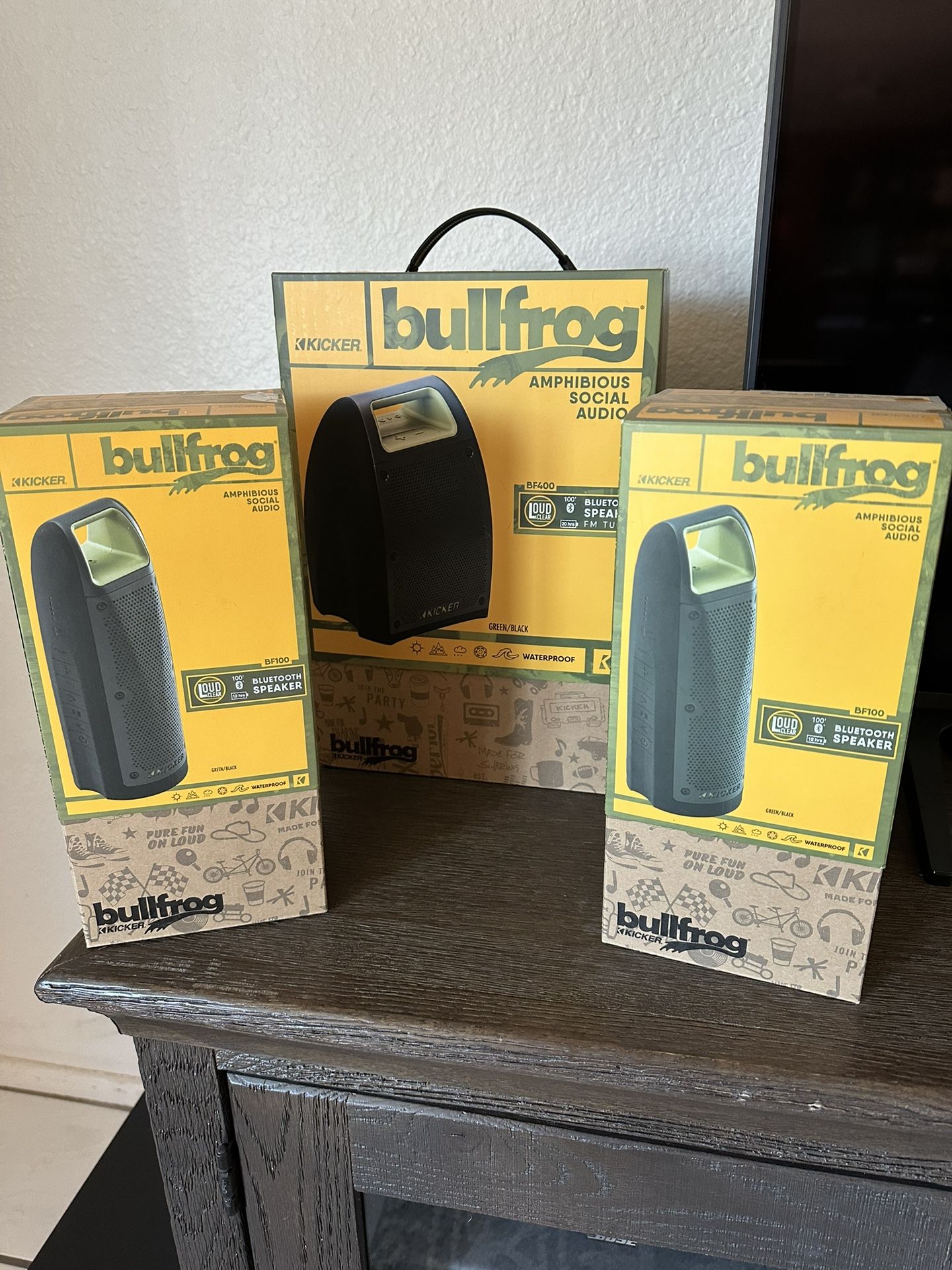 Kicker Bullfrog Bluetooth speakers