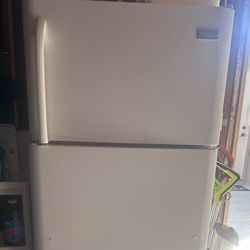 Frigidaire Refrigerator 