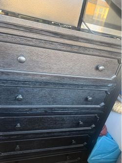 Chest of drawers