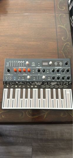 Arturia Microfreak Synth.