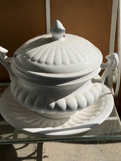 SOUP BOWL WITH LADLE