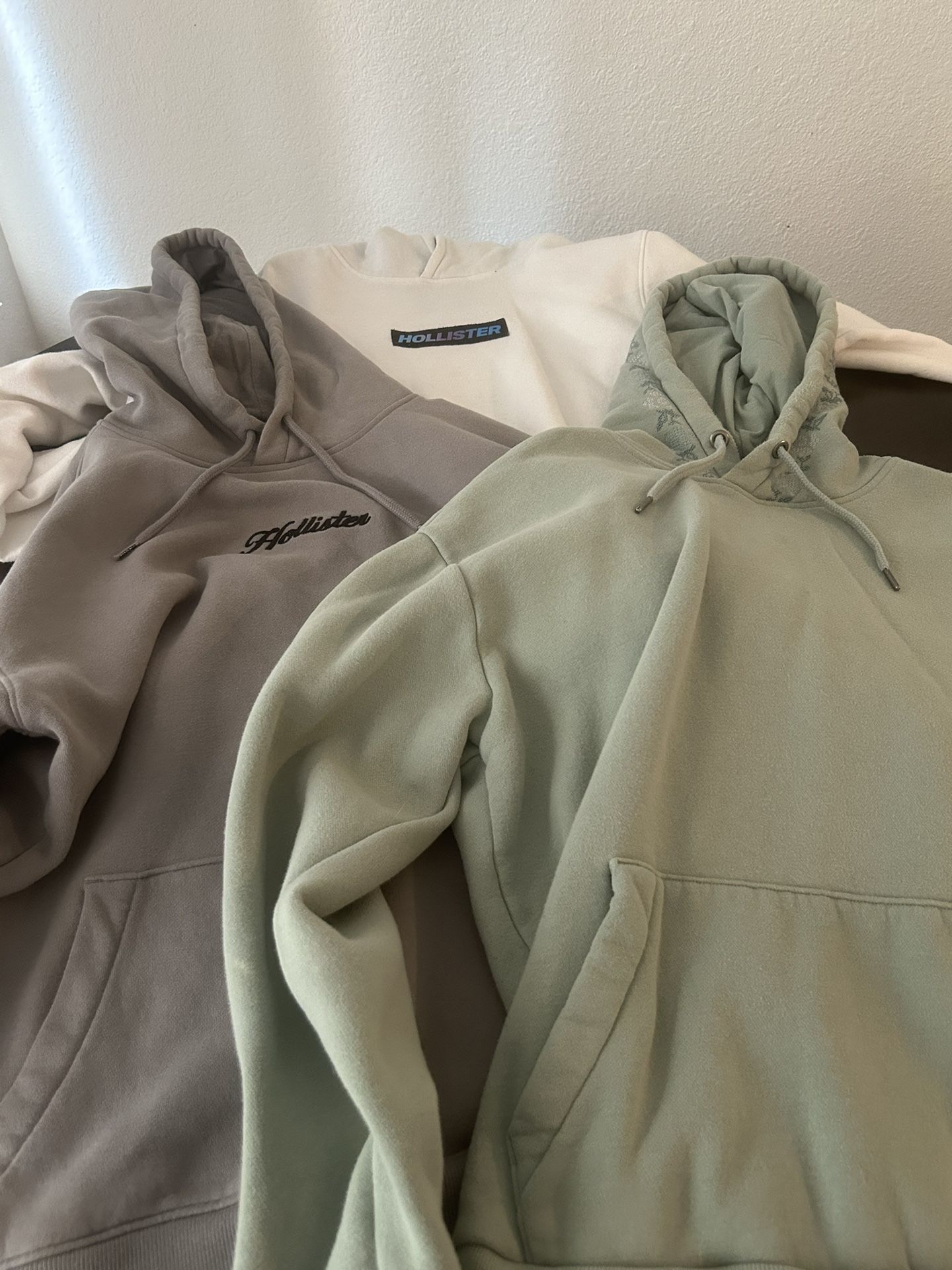 Lot of 3 Hollister Mens Large Sweatshirts Hoodies Grey Green White 