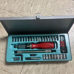 Brand New Aviall 34 Pcs Ratchet Driver Set 