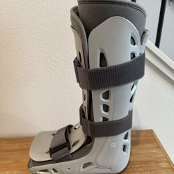 Large Aircast (Men’s 10-13 or women’s 11-15)