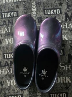 Nursing clogs