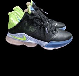 New Nike LeBron 19 Low Size 10.5
