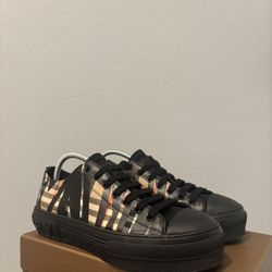 Burberry Size 10