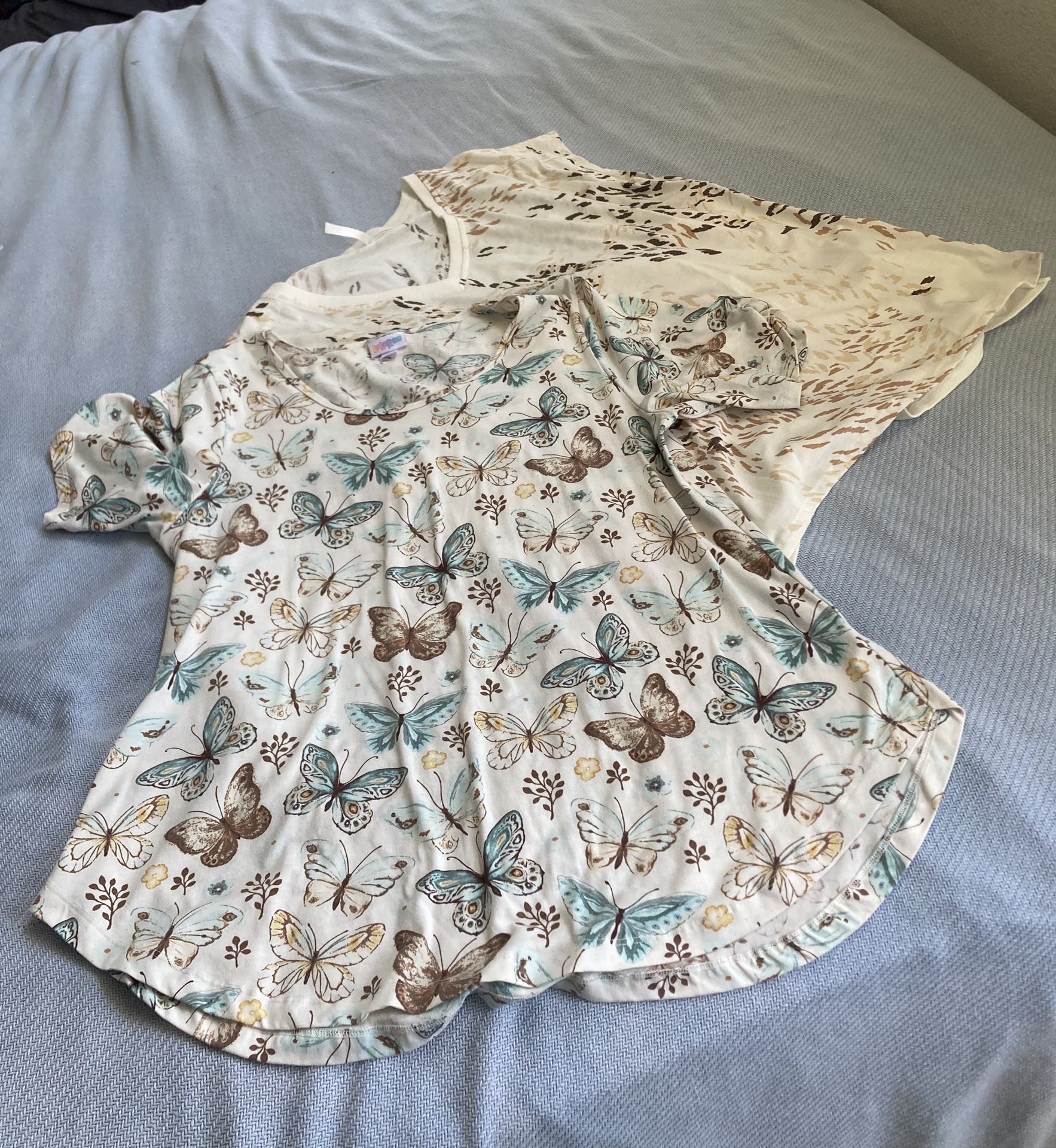 2 Women’s Tops (size XL)