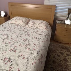 Beautiful wood bedroom set queen bed with nightstands and dresser