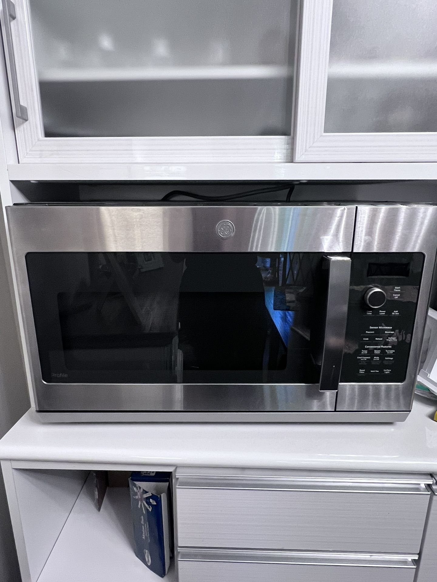  GE Profile - 2.2 Cu. Ft. OTR Sensor Microwave Oven 