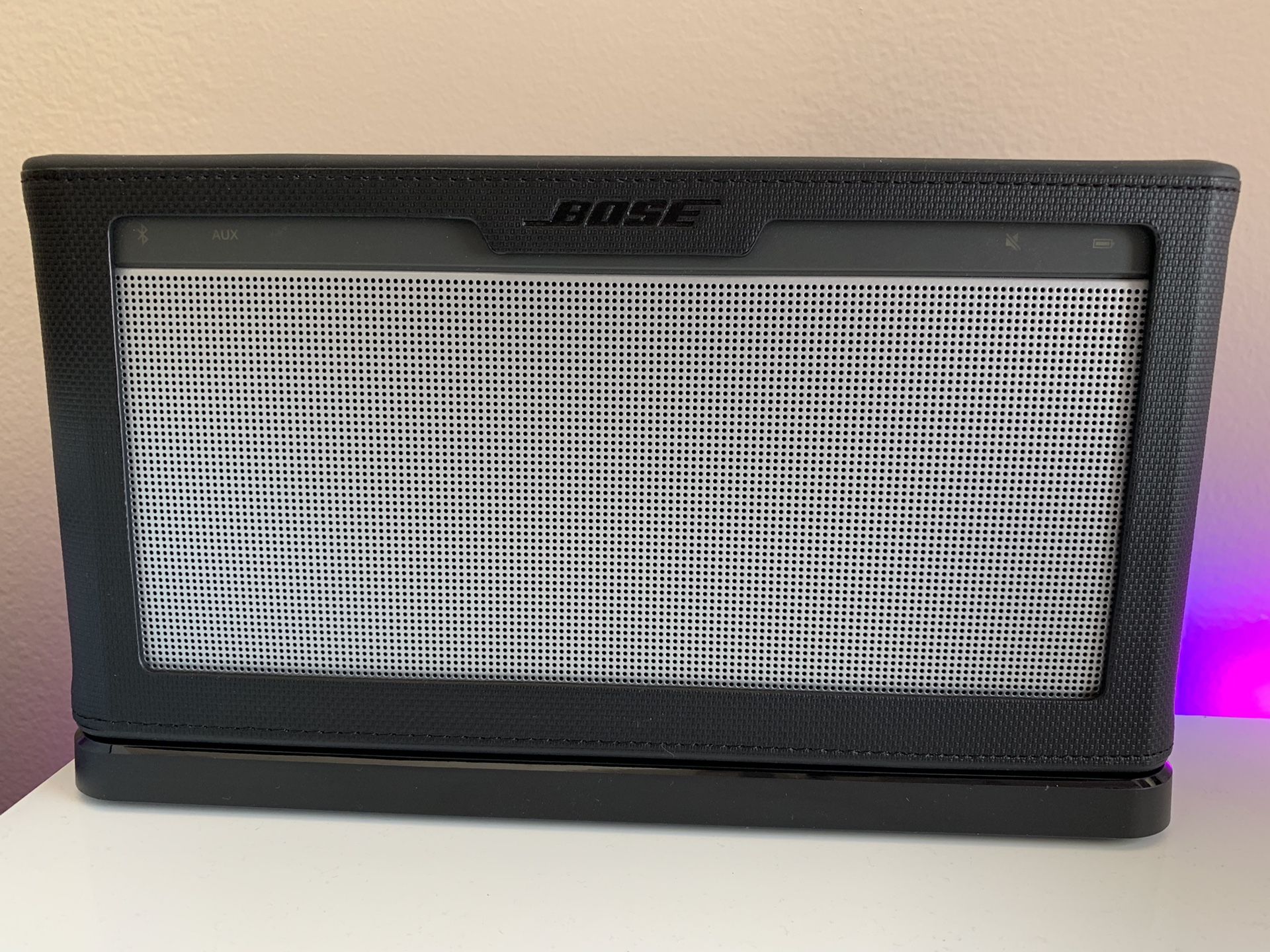 Bose soundlink 3 with accessories