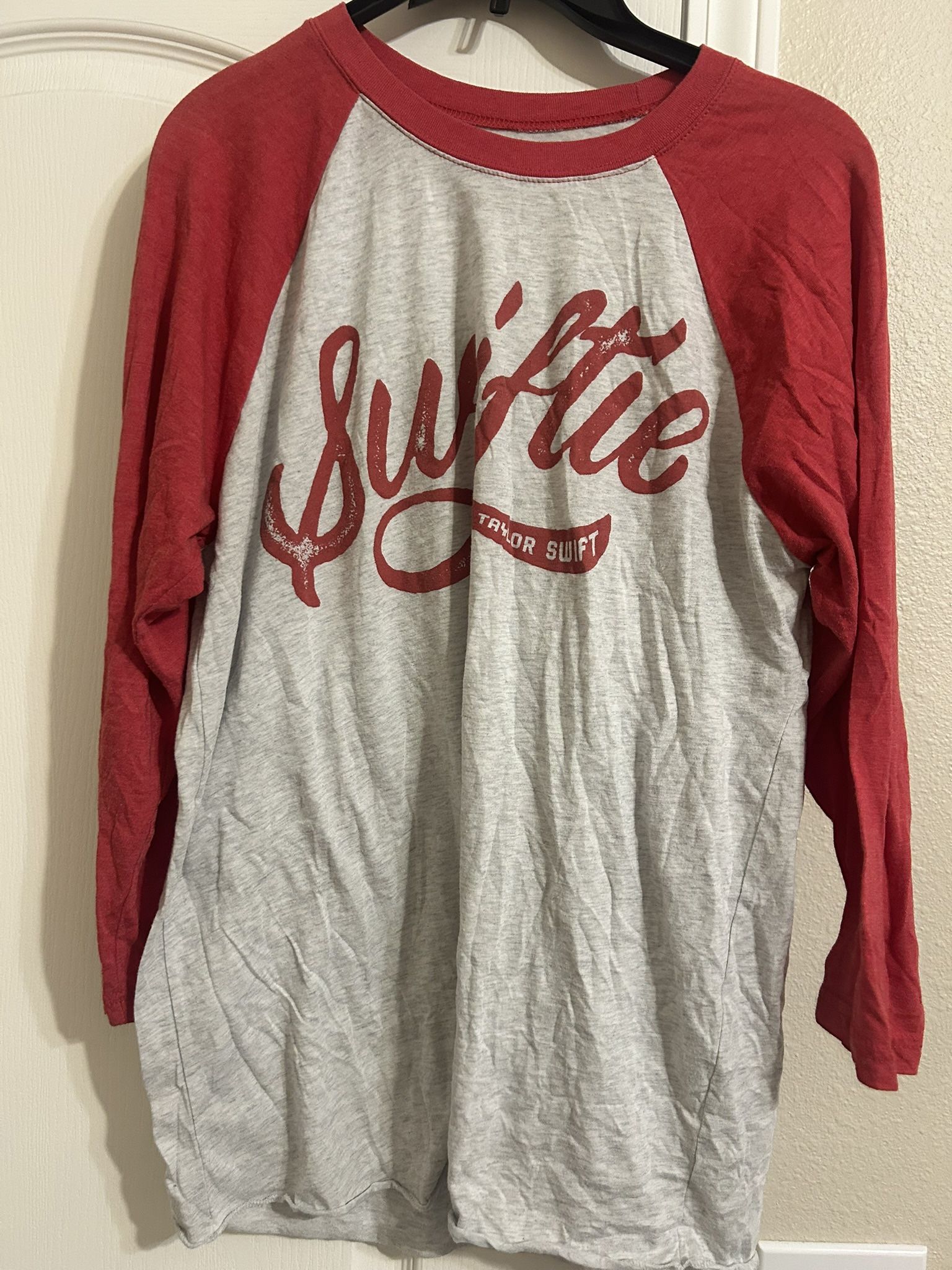 Official Taylor Swift Large I’m Feelin’ 22 collection shirt