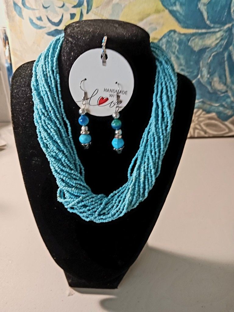 Necklace and earrings set.