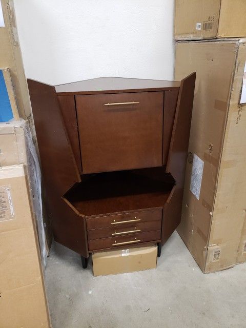 Mid-century corner Bar cabinet.
Mirrored interior, glass shelf, 3 drawers
$330 FIRM