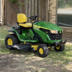  22 hp (16.4 kW)* V-Twin Engine 42-in. Edge™ Mower Deck Electric PTO, Hydrostatic Transmission w/side-by-side pedals