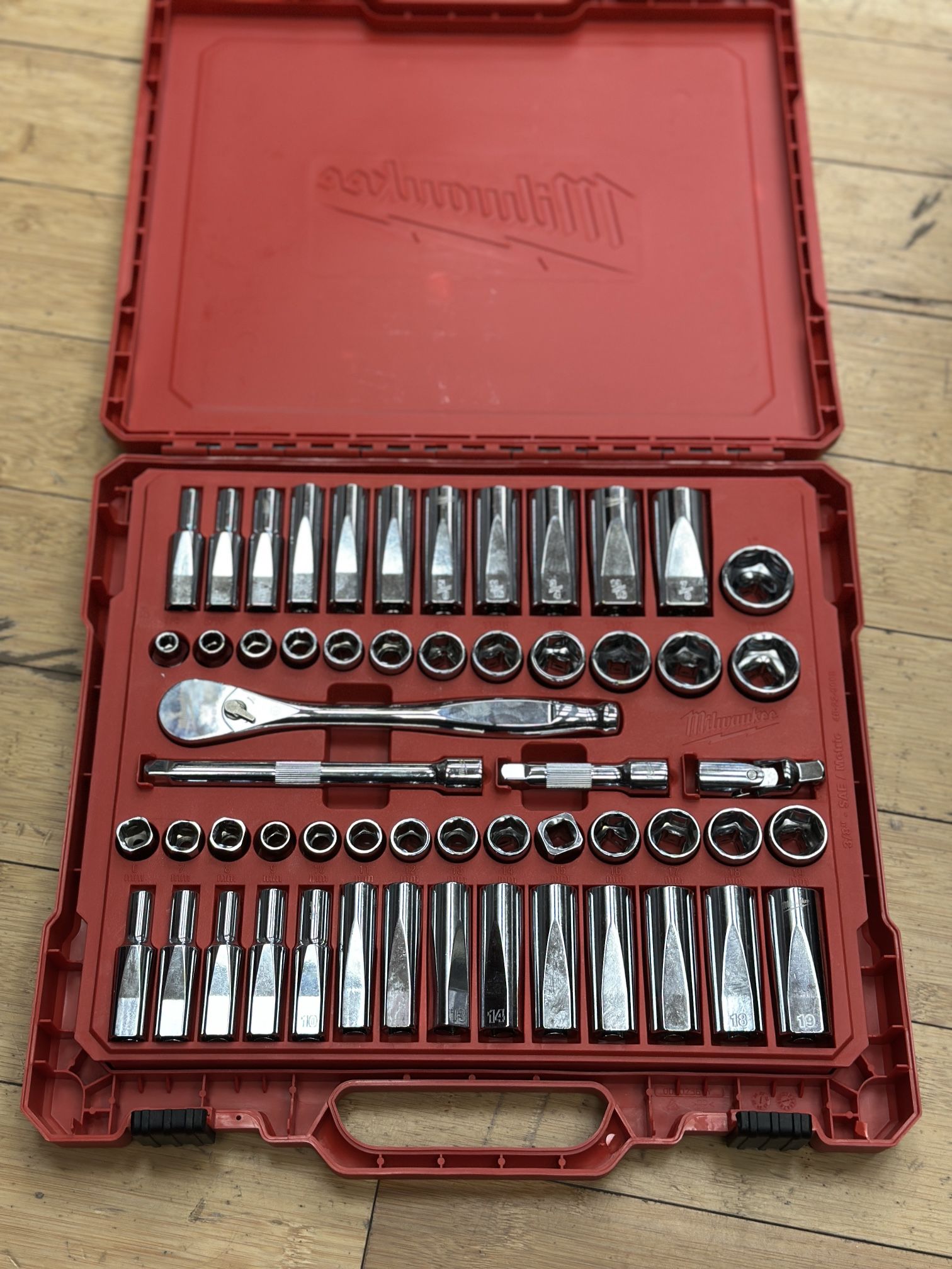 Milwaukee 3/8 in. drive Metric/SAE Mechanics Socket and Ratchet Set 56 pc