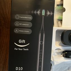 Brand new Electric toothbrush with 5 heads 