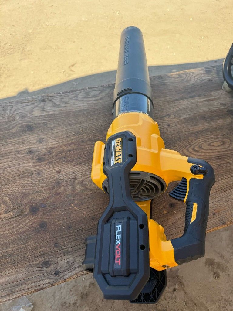 DEWALT
FLEXVOLT 60V MAX 125 MPH 600 CFM Brushless Cordless Battery Powered Blower (Tool Only)