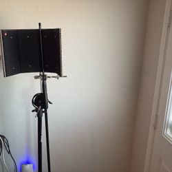 SE Electronic Reflection Filter Pro W/mic Stand. 