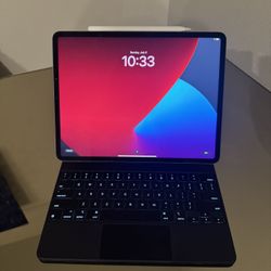 iPad 6th Generation. Like New With Keyboard And Apple Pen. 
