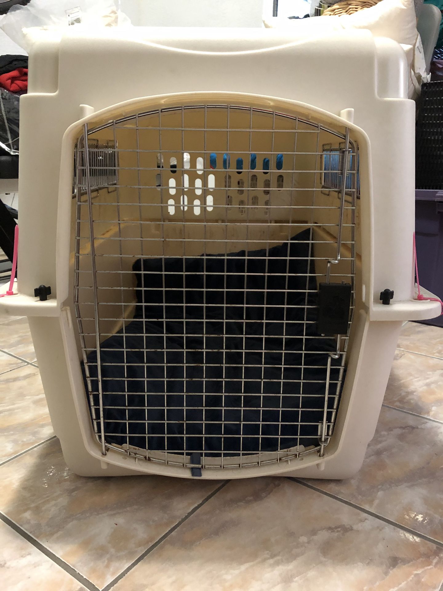 Dog travel crate size medium to large