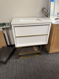 30” Bathroom Vanity In White Wall Mounted