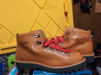 Danner light hiking boots  9 womens