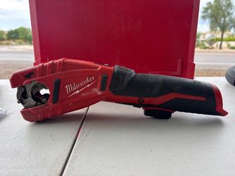 Milwaukee Cordless Pipe Cutter