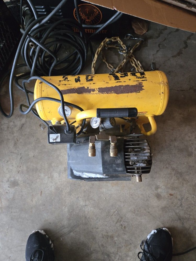 DeWalt Dual Tank Air Compressor