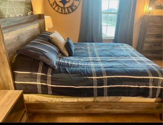 Must go! 5 Piece Bedroom set