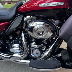 Harley Davidson FLHTK Ultra limited- Like New - Low Miles
