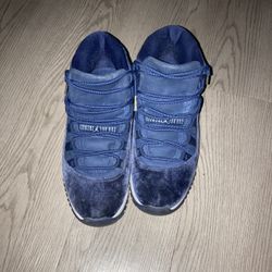 Jordan 11 Midnight Navy Velvet Size 9