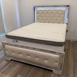 Queen Bed Built-In LED Lights / Mattress Included.     🔥   Cama Queen Size  Con Luz Led / Colchon Incluido 