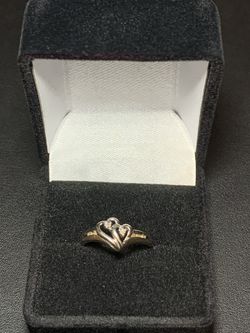 10k white gold diamond hearts ring