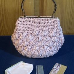 Gorgeous Vintage 1950’s Handwoven Pink Purse w/Metal Handle & Original Accessories.