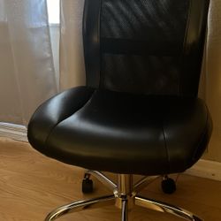 Black office chair