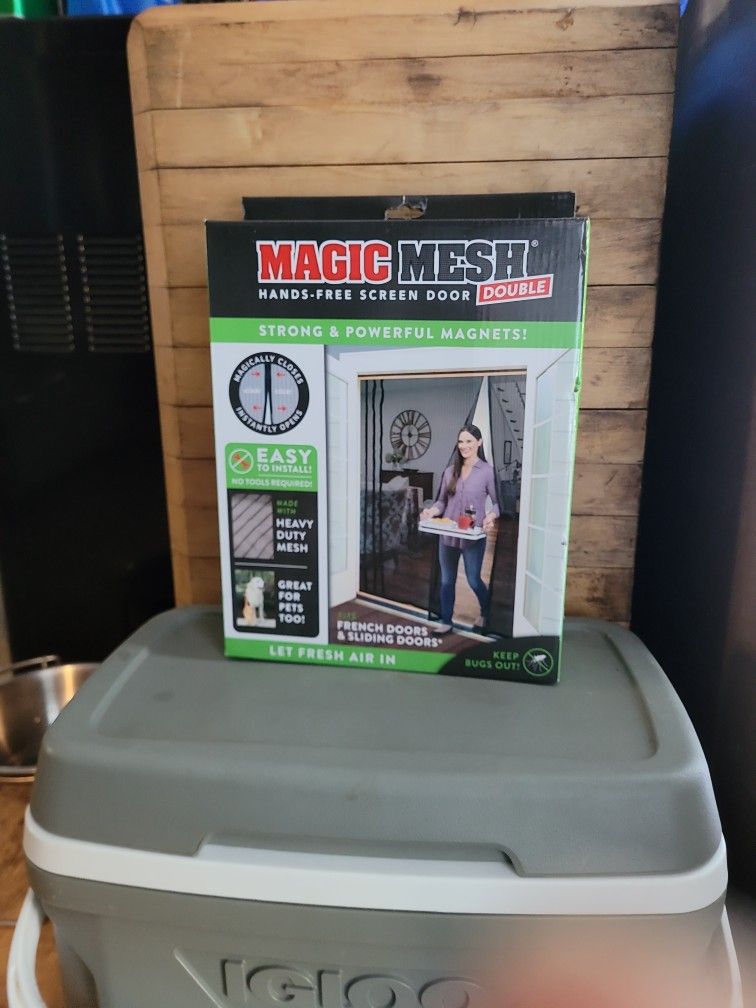 Magic Mesh Screen Door