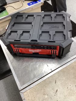 Milwaukee Packout Radio/Speaker