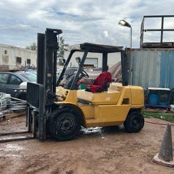 2004 Caterpillar DP40K1 Forklift