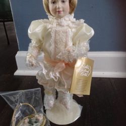 New Franklin Heirloom Ring Girl Doll 