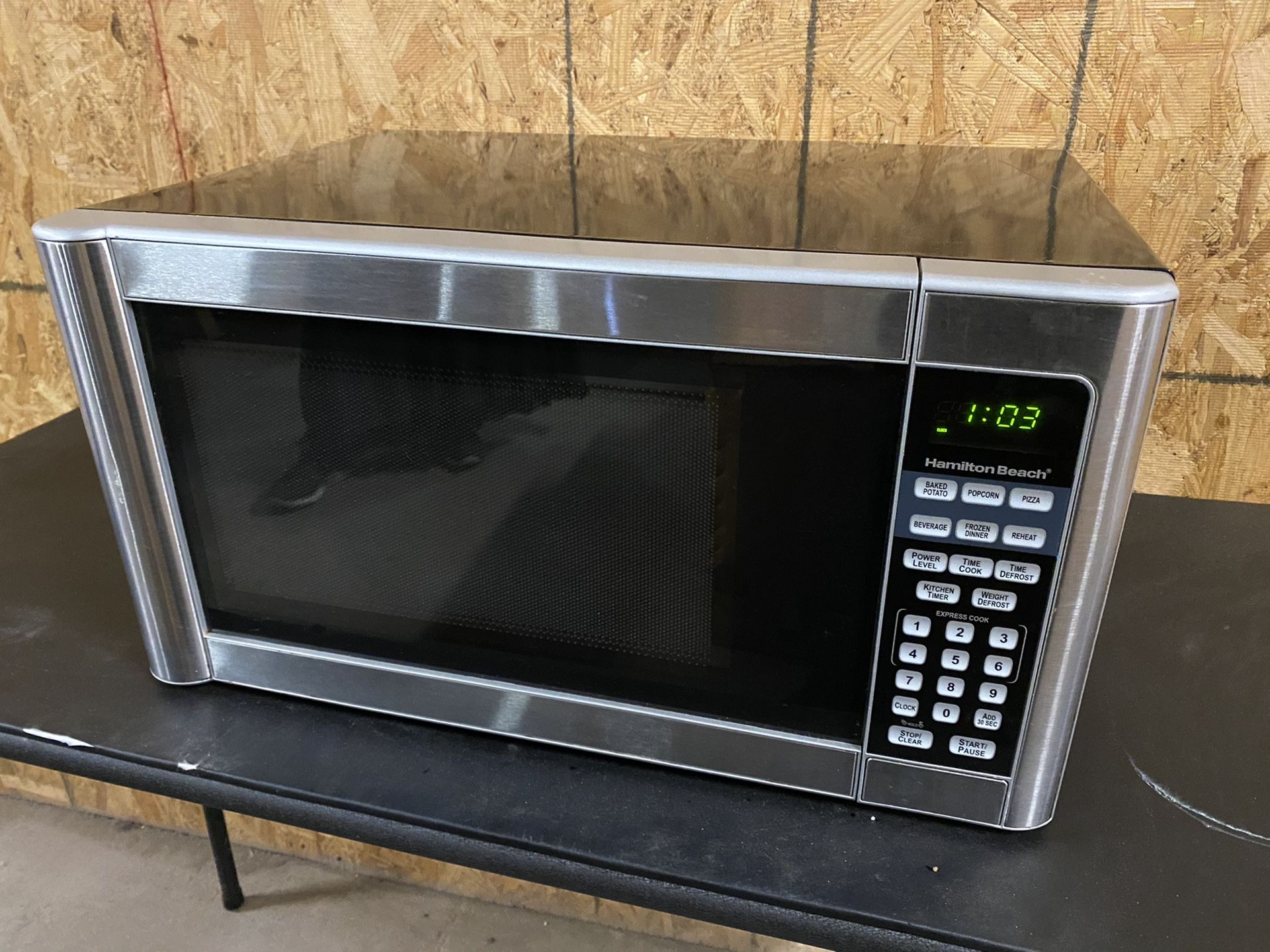 Hamilton Beach 1.1 Cu. Ft. Stainless Steel 1000 Watt Microwave Oven - Delivery Available!