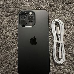 iPhone 15 Pro Max 256GB - Black Titanium (Unlocked)  