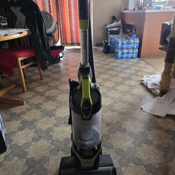 Bissell Cleanview Allergen Lift-off Pet Vacuum 