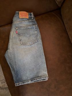 569 Levi’s shorts